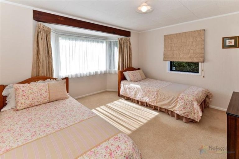 Photo of property in 2 Evanda Crescent, Conifer Grove, Takanini, 2112