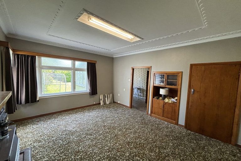 Photo of property in 31 Disraeli Street, Hawera, 4610