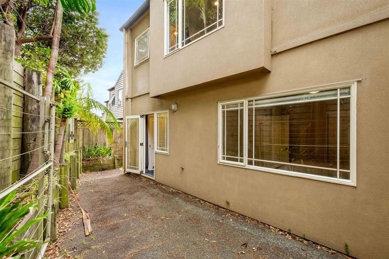 Photo of property in 147b Hobsonville Road, West Harbour, Auckland, 0618