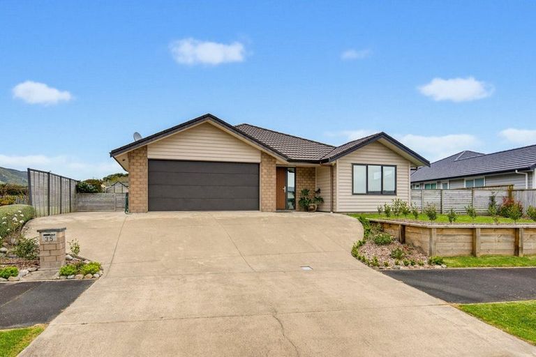 Photo of property in 35 Waipunahau Road, Waikanae, 5036