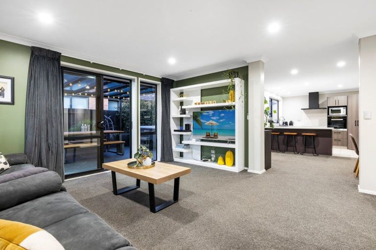 Photo of property in 23 Seabreeze Place, Papamoa Beach, Papamoa, 3118