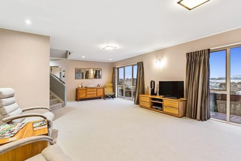 Photo of property in 99a Queen Street, Northcote Point, Auckland, 0627