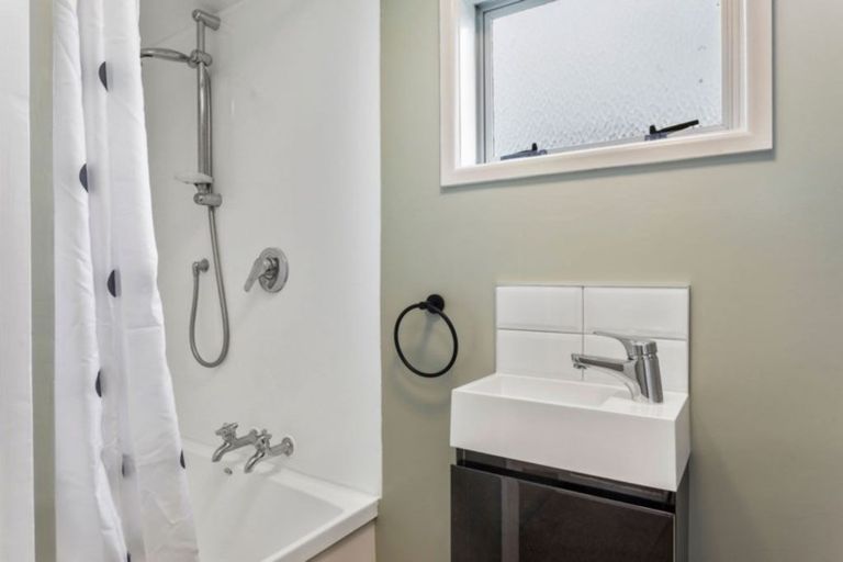 Photo of property in 4 Swindells Road, Waikuku Beach, 7473