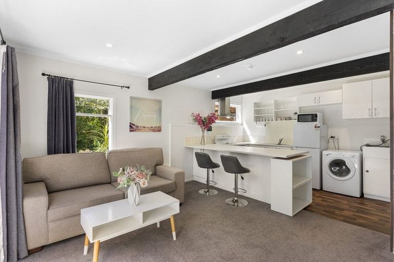 Photo of property in 39 Taylor Terrace, Tawa, Wellington, 5028