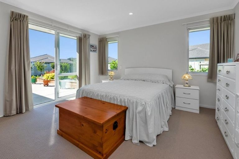 Photo of property in 6 Kamahi Place, One Tree Point, 0118