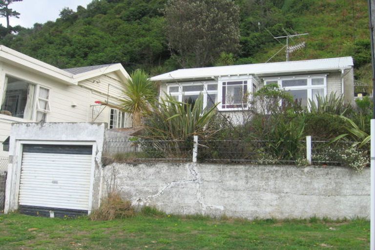 Photo of property in 284 Queens Drive, Lyall Bay, Wellington, 6022
