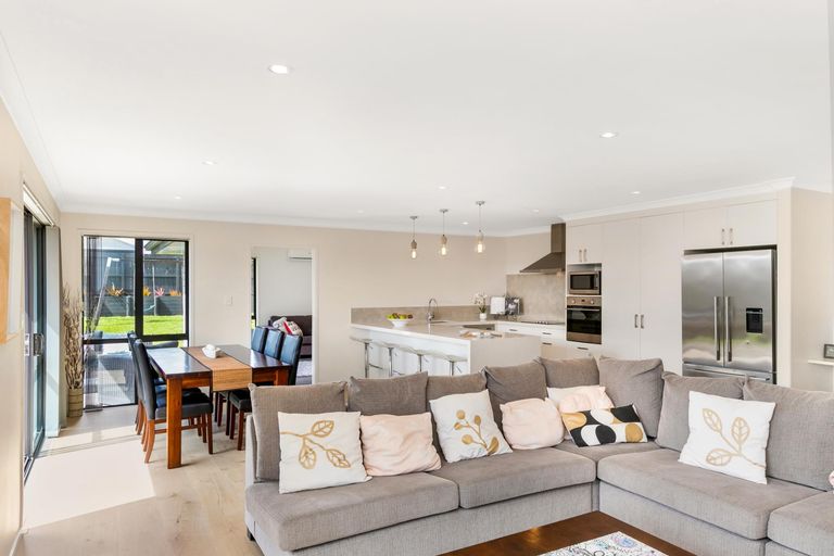 Photo of property in 6 Vivien Place, Patumahoe, Pukekohe, 2679