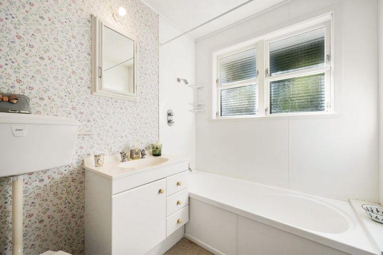 Photo of property in 2/37 Braithwaite Street, Karori, Wellington, 6012