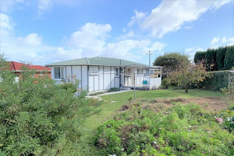 Photo of property in 15 Pikitea Road, Mangere Bridge, Auckland, 2022