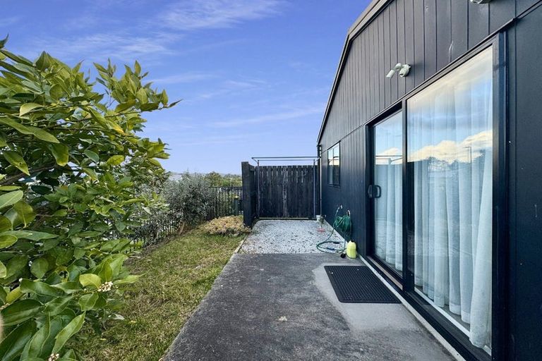 Photo of property in 12 Honour Road, Papakura, 2110