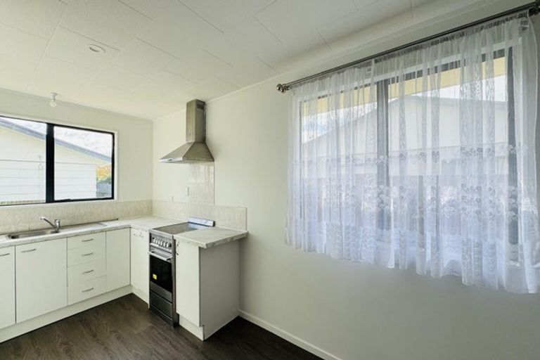 Photo of property in 47a Sutton Crescent, Papakura, 2110