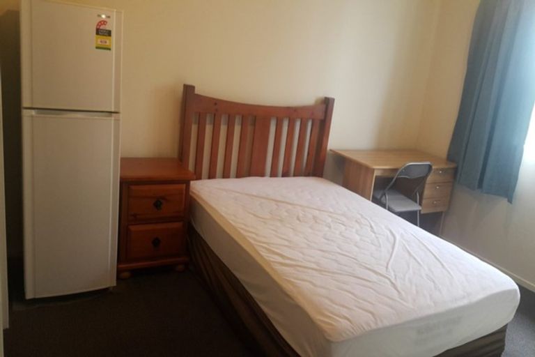 Photo of property in 100 Rattray Street, Riccarton, Christchurch, 8041