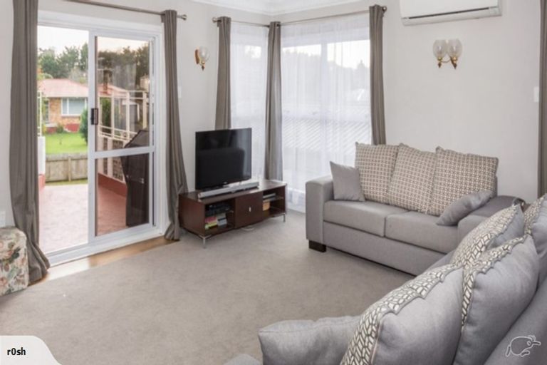 Photo of property in 2/10 Liverpool Street, Papakura, 2110