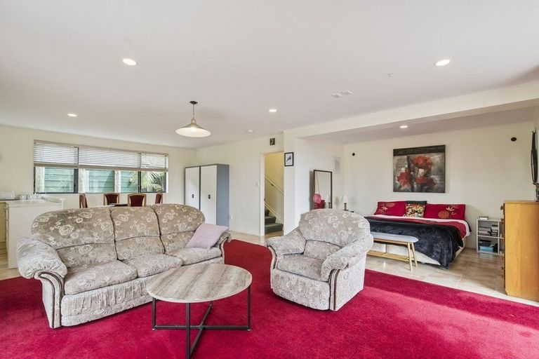 Photo of property in 16 San Lorenzo Rise, Henderson, Auckland, 0612