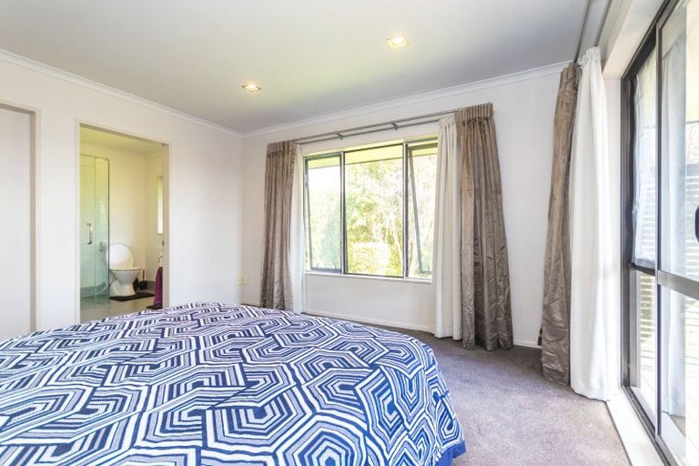 Photo of property in 29 Johnstone Drive, Fitzherbert, Palmerston North, 4410