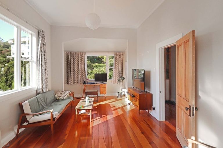 Photo of property in 24 Lincoln Street, Brooklyn, Wellington, 6021