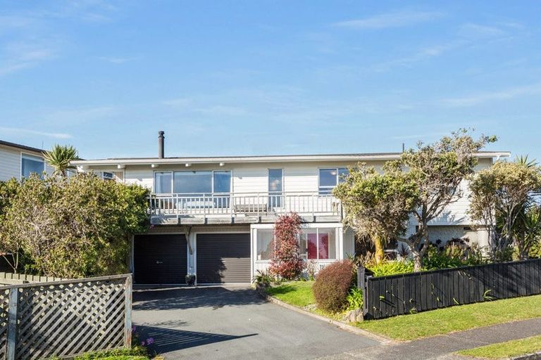Photo of property in 2 Forth Place, Papakowhai, Porirua, 5024