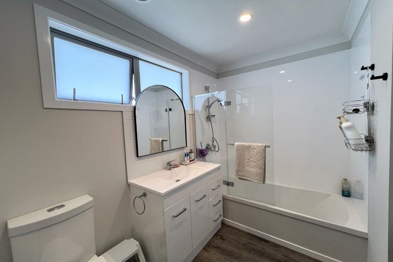 Photo of property in 20a Chetwode Grove, Newlands, Wellington, 6037