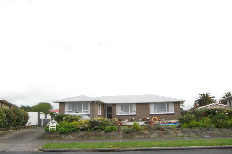Photo of property in 15 Hume Street, Waitara, 4320