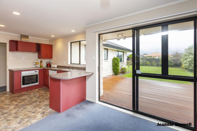 Photo of property in 20 Aspen Way, Kelvin Grove, Palmerston North, 4414