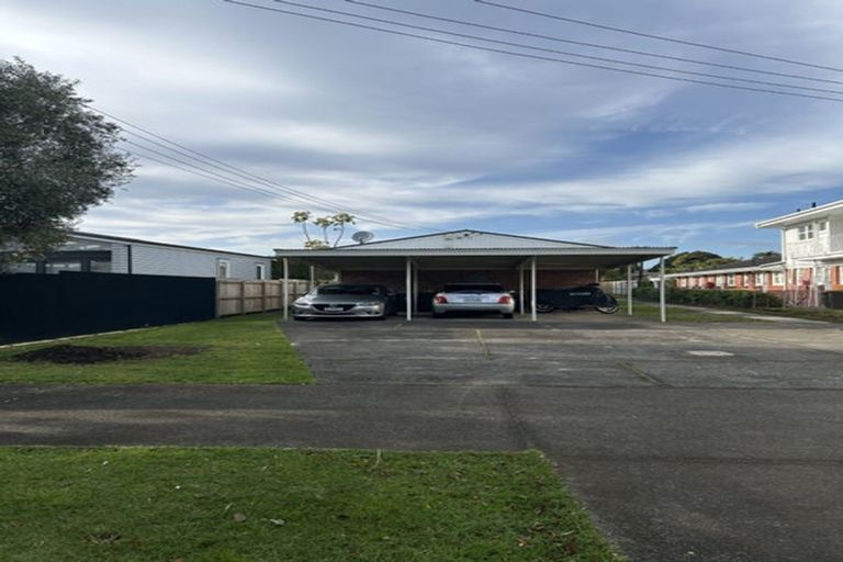 Photo of property in 15 Wainui Avenue, Point Chevalier, Auckland, 1022