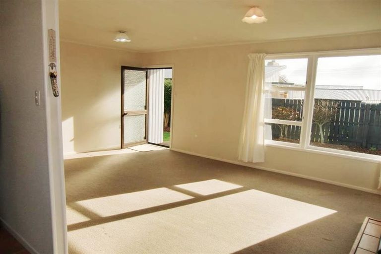 Photo of property in 21 Manu Crescent, Upper Vogeltown, New Plymouth, 4310