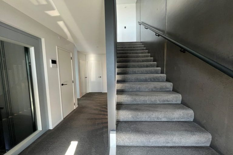 Photo of property in 11b Montgomery Avenue, Rothesay Bay, Auckland, 0630