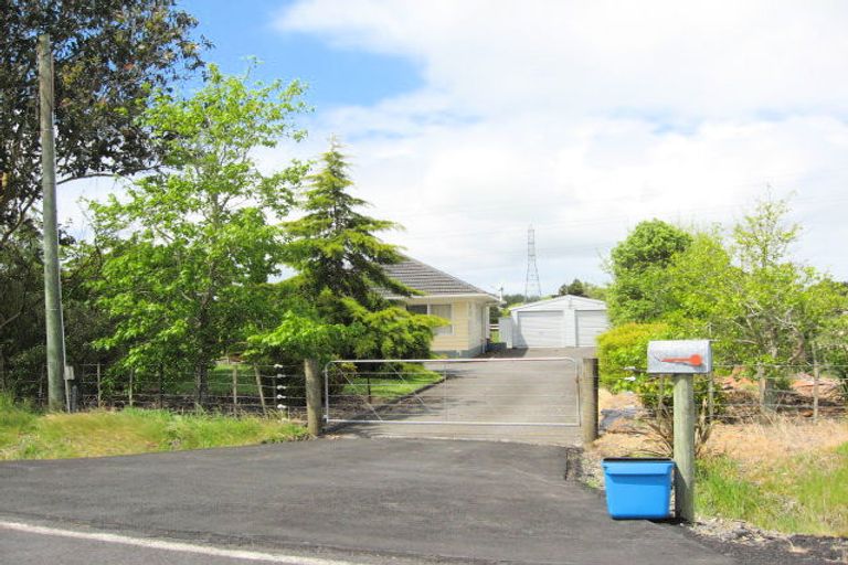 Photo of property in 113 Boord Crescent, Kumeu, 0891