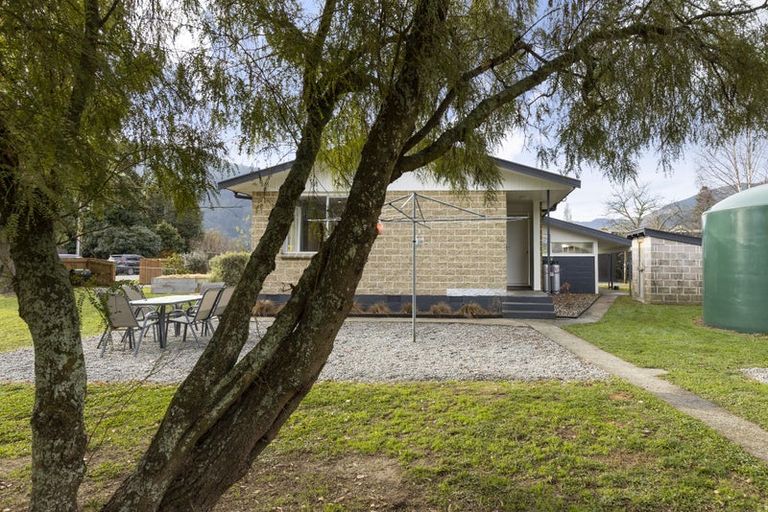 Photo of property in 1112 Queen Charlotte Drive, Linkwater, Picton, 7281