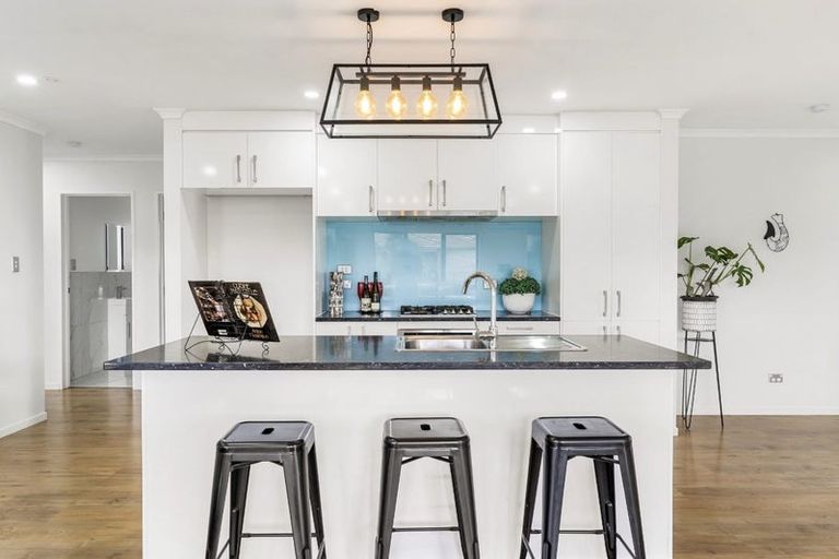 Photo of property in 33 Koroheke Road, Takanini, 2110