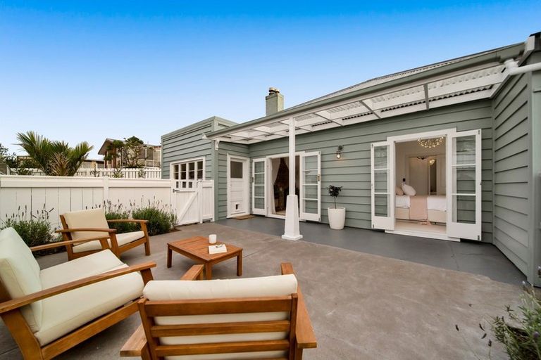 Photo of property in 9 Mayfair Place, Westown, New Plymouth, 4310