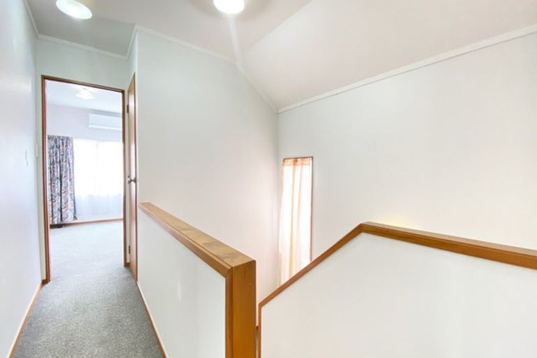 Photo of property in 4/43-53 Chivalry Road, Glenfield, Auckland, 0629