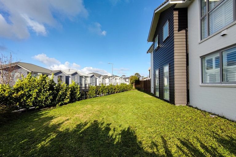 Photo of property in 9 Arthur Rolfe Lane, Swanson, Auckland, 0614