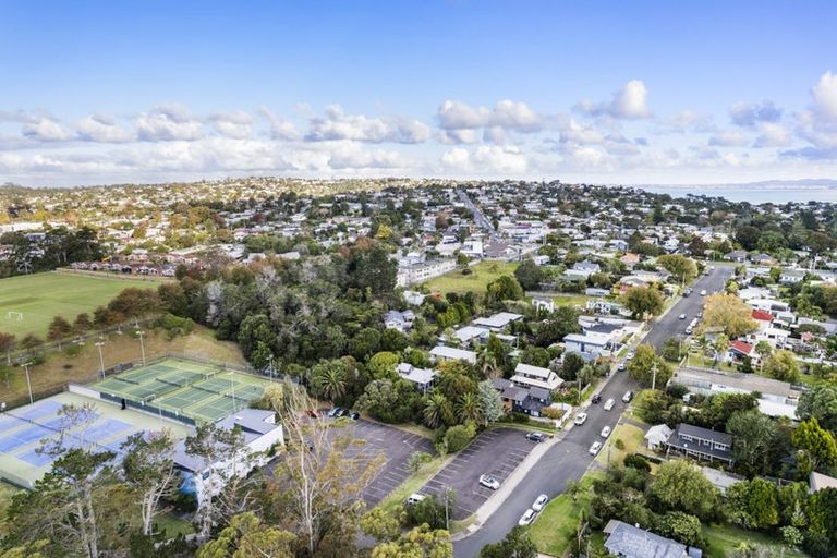 Photo of property in 1/28 Cresta Avenue, Beach Haven, Auckland, 0626