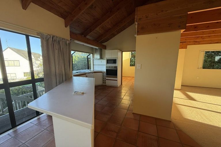 Photo of property in 12 Gannet Place, One Tree Point, 0118