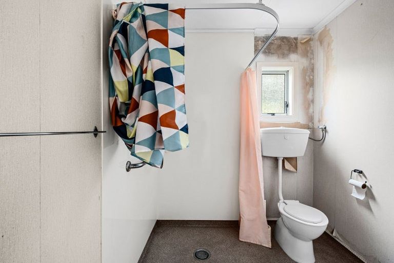 Photo of property in 18 Leon Place, Waitara, 4320