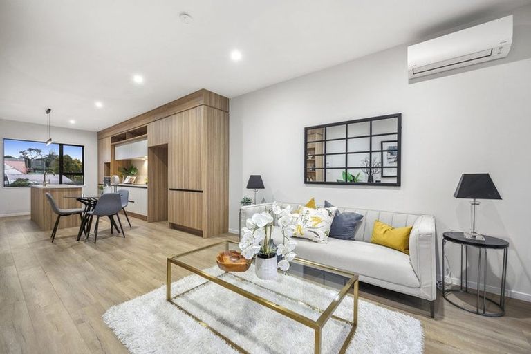 Photo of property in 2/1 Egremont Street, Belmont, Auckland, 0622