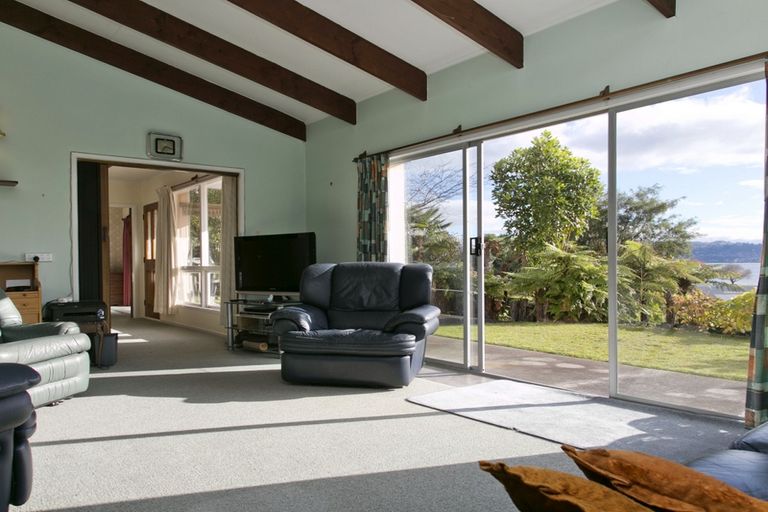Photo of property in 354 Lake Terrace, Two Mile Bay, Taupo, 3330