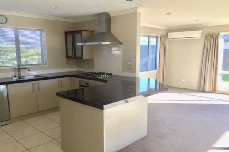 Photo of property in 19 Papaumu Green, Parklands, Christchurch, 8083