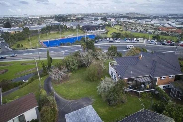 Photo of property in 459 East Coast Road, Murrays Bay, Auckland, 0630
