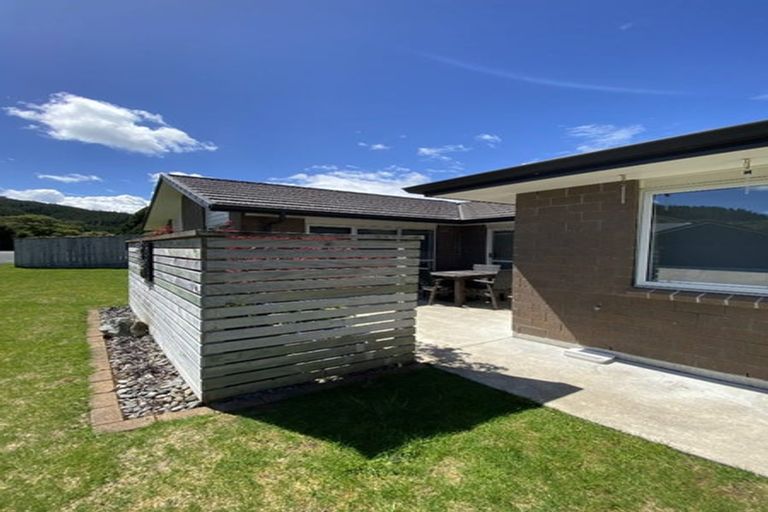 Photo of property in 6 Cory Jane Grove, Riverstone Terraces, Upper Hutt, 5018