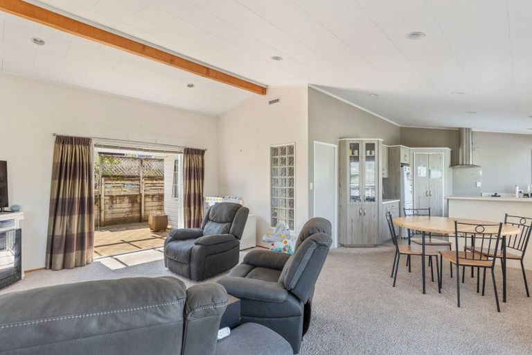 Photo of property in 2/3 Sandel Rise, Merrilands, New Plymouth, 4312