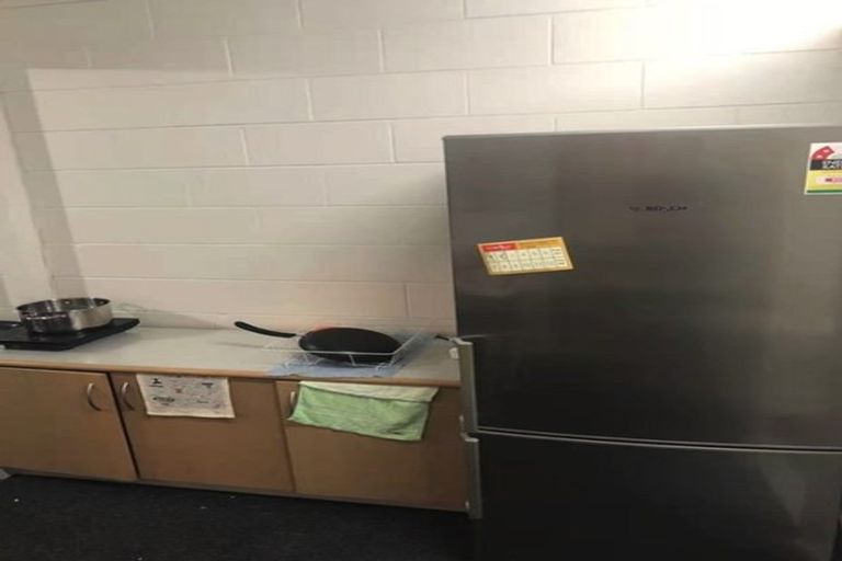 Photo of property in 4/13 Northall Road, New Lynn, Auckland, 0600