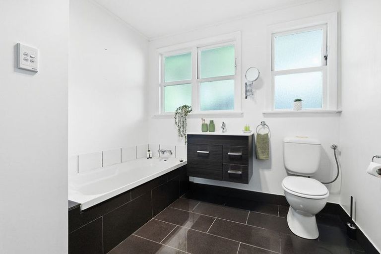 Photo of property in 16 Manor Drive, Stokes Valley, Lower Hutt, 5019