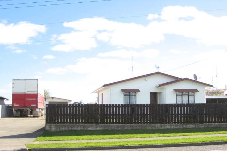 Photo of property in 67 Bridge Street, Bulls, 4818