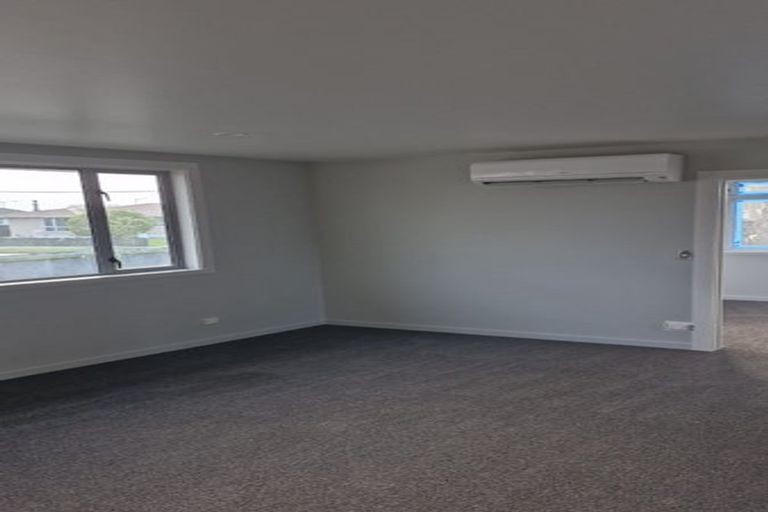 Photo of property in 19 Lambeth Crescent, Northcote, Christchurch, 8052