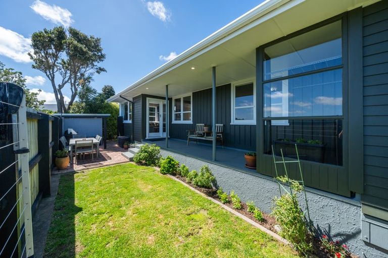 Photo of property in 11 Pauline Way, Paparangi, Wellington, 6037