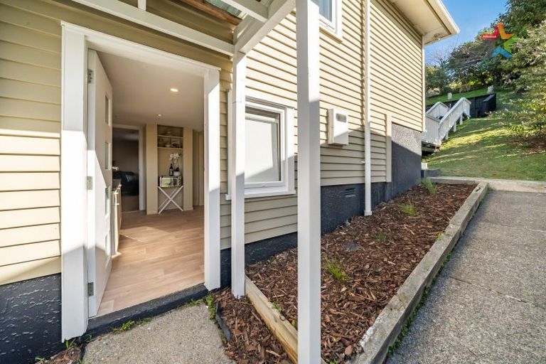 Photo of property in 21 Franklyn Road, Tawa, Wellington, 5028