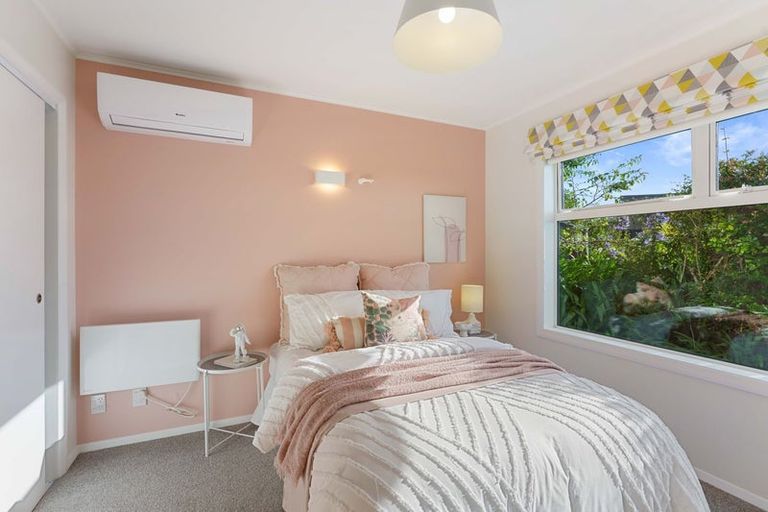 Photo of property in 27 Kotare Street, Waikanae, 5036