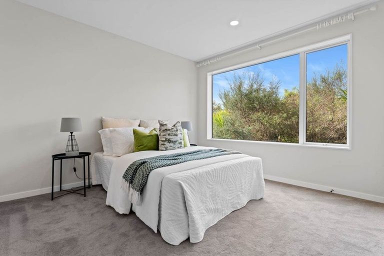 Photo of property in 25 Para Close, Fairview Heights, Auckland, 0632